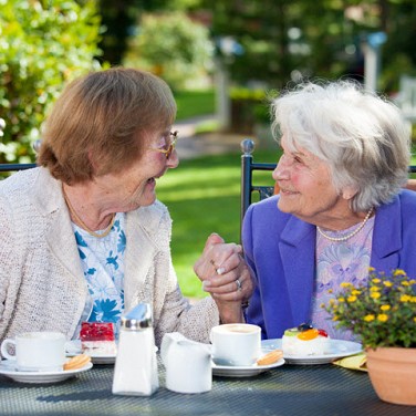 Il Legame Cruciale tra Connessioni Sociali e Salute Mentale negli Anziani
